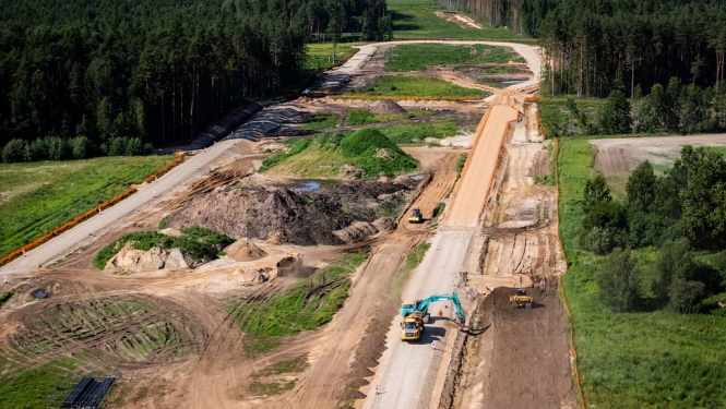 Rail Baltica pamattrases būvniecības procesa drona attēls