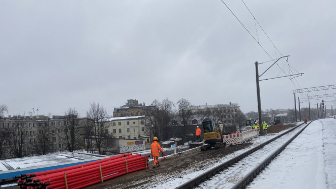 strādnieki Rail Baltica būvlaukumā