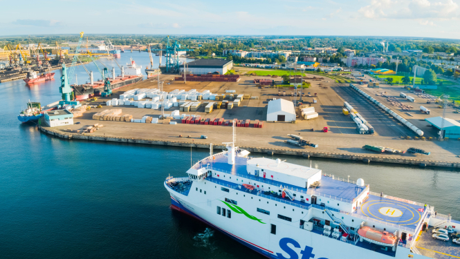 Ventspils ostas terminālis no putna lidojuma
