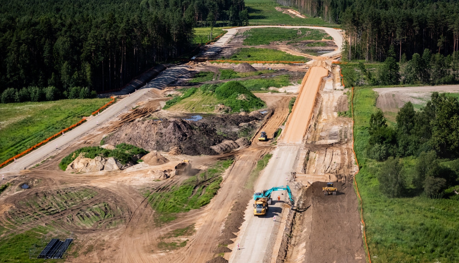 Rail Baltica pamattrases būvniecības procesa drona attēls