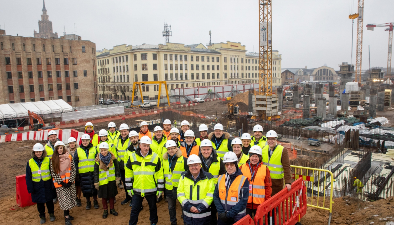 grupas foto Rail Baltica būvlaukumā