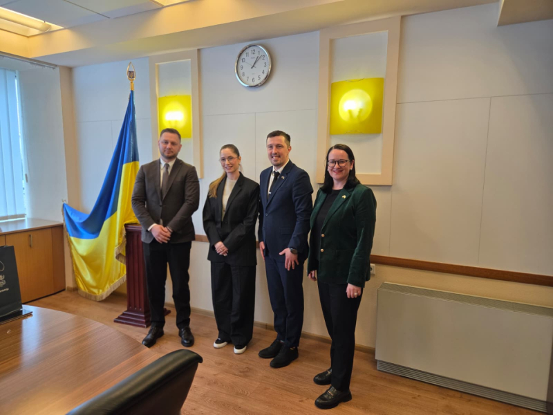 Ministrijas un Ukrainas pārstāvji kopbildē