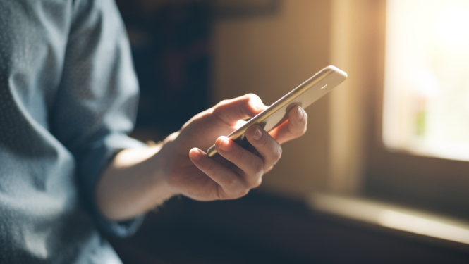 telefons dati cilveks mobilais