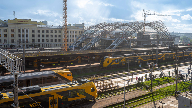 Rīgas centrālā stacija ar vivi vilcieniem