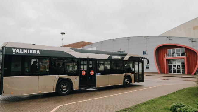 Valmieras autobuss pie Valmieras Olimpiskā sporta centra