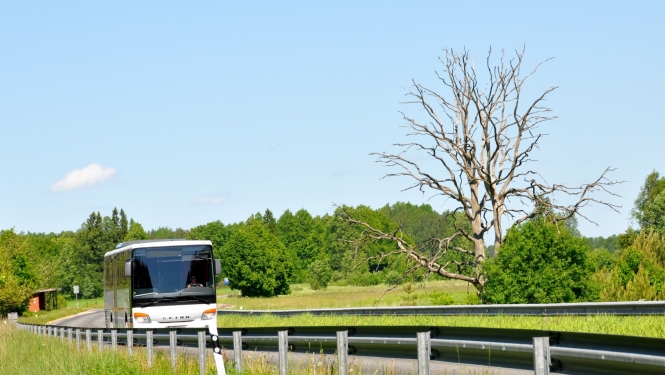 ATD autobuss brauc uz priekšu