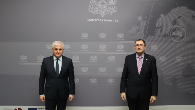 lietuvas vēstnieks un satiksmes ministrs