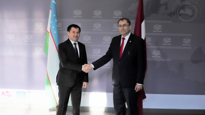 Tiksanas ar Uzbekistanas ministru