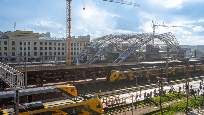 Rīgas centrālā stacija ar vivi vilcieniem