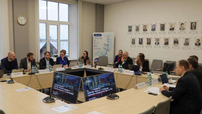 Mario Mauro diskutē ar Satiksmes ministrijas un citiem dalībniekiem