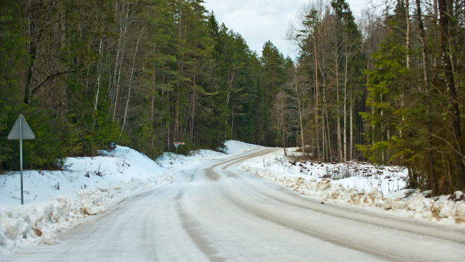 ceļš ziemā