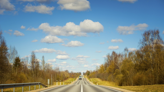 autoceļš pavasarī