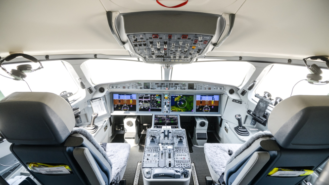 lidmašīna pilota kabīne