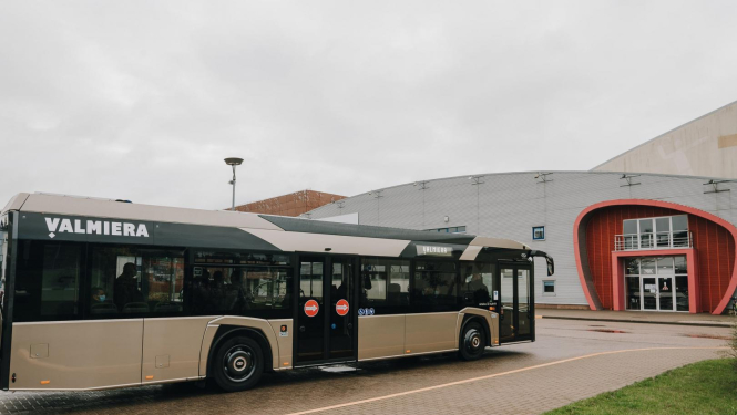 Valmieras autobuss pie Valmieras Olimpiskā sporta centra