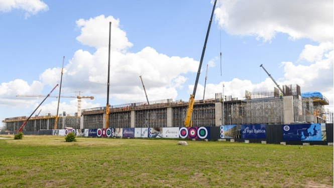 Trešajā būvniecības gadā redzamas Rail Baltica stacijas un tās infrastruktūras aprises Rīgas lidostā
