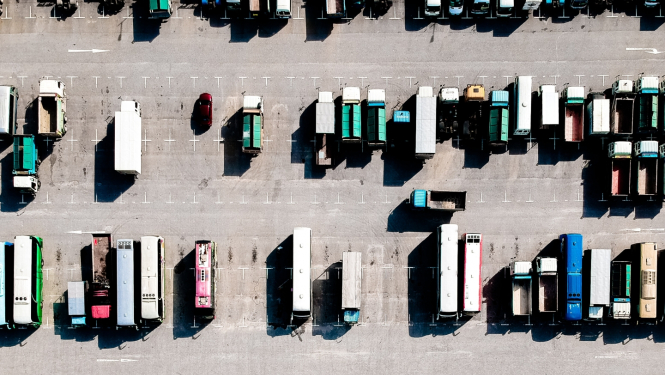 kravas auto no putna lidojuma