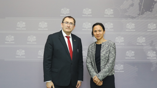 satiksmes ministrs un nīderlandes vēstniece