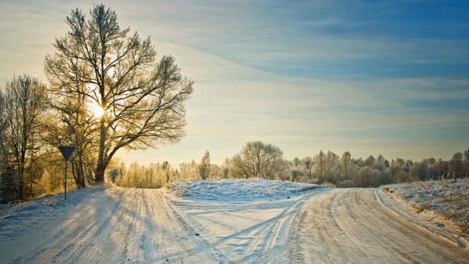 ceļu sazarojums ziemā