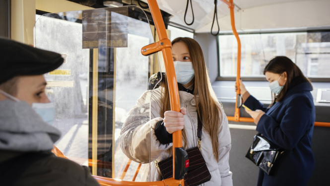 pasažieri sabiedriskajā transportā
