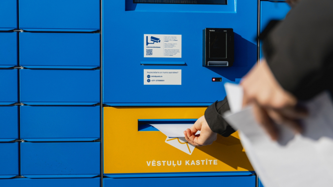 Latvijas Pasts atklāj pirmos pakomātus ar vēstuļu kastītēm
