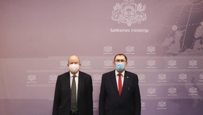 Lielbritānijas vēstnieks un satiksmes ministrs