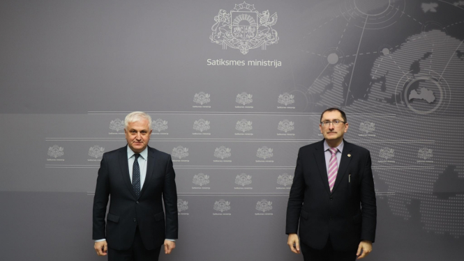 lietuvas vēstnieks un satiksmes ministrs