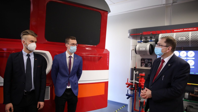 satiksmes ministrs apmeklē Rīgas Valsts tehnikumu