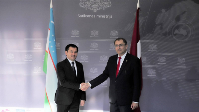 Tiksanas ar Uzbekistanas ministru