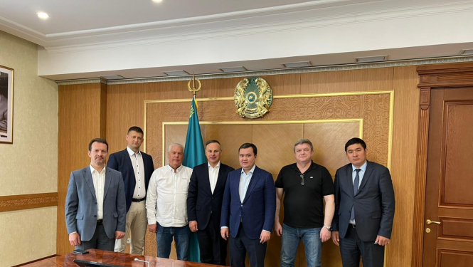 Satiksmes ministrijas valsts sekretāres vietnieks Uldis Reimanis vizītes Kazahstānā ietvaros tikās ar Kazahstānas Industrijas un infrastruktūras attīstības ministra vietnieku Ruslanu Baimiševu. 