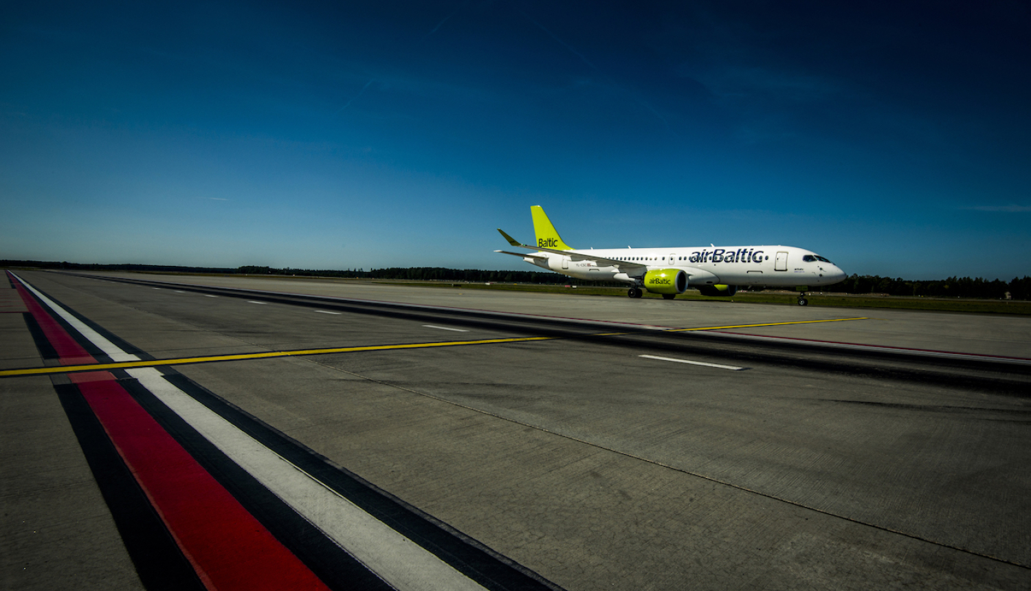 lidmašīna uz skrejceļa