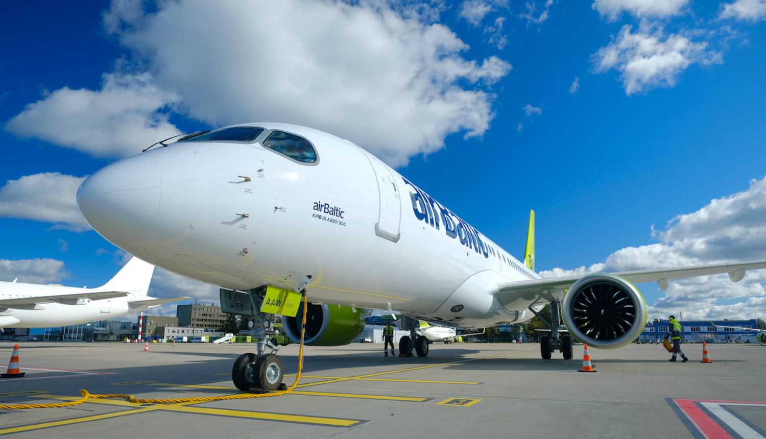 lidmašīna lidlaukā