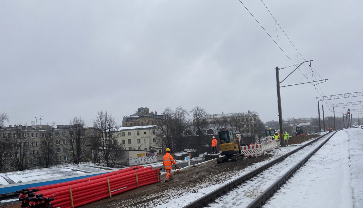 strādnieki Rail Baltica būvlaukumā