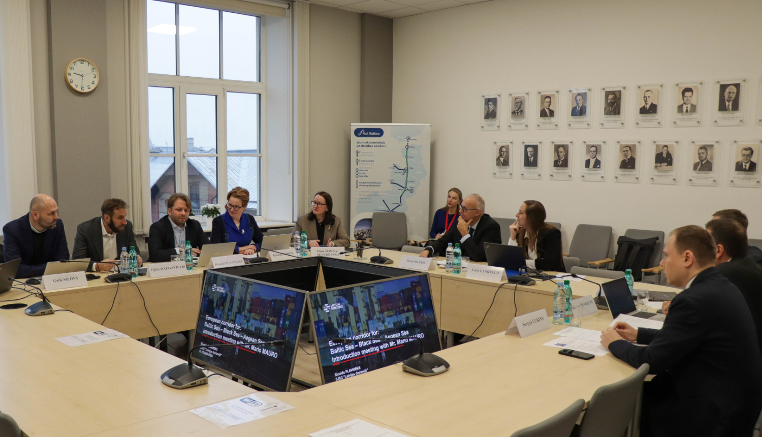 Mario Mauro diskutē ar Satiksmes ministrijas un citiem dalībniekiem