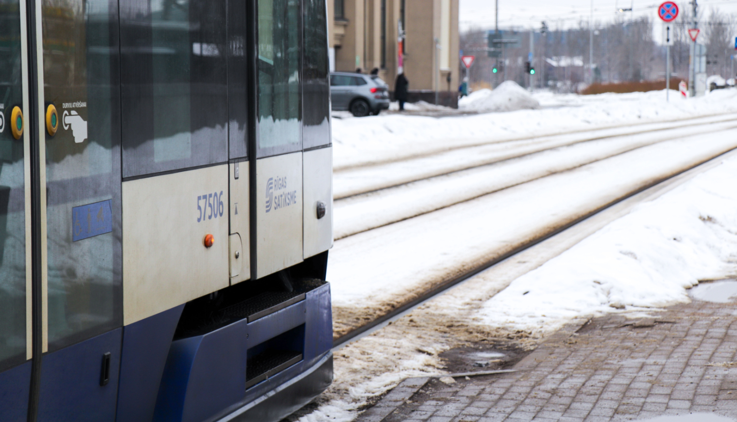 Rīgas tramvajs uz sliedēm