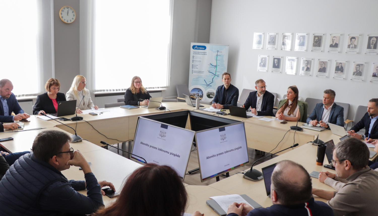 Kopbilde ar dalībniekiem, kuri piedalījās sēdē