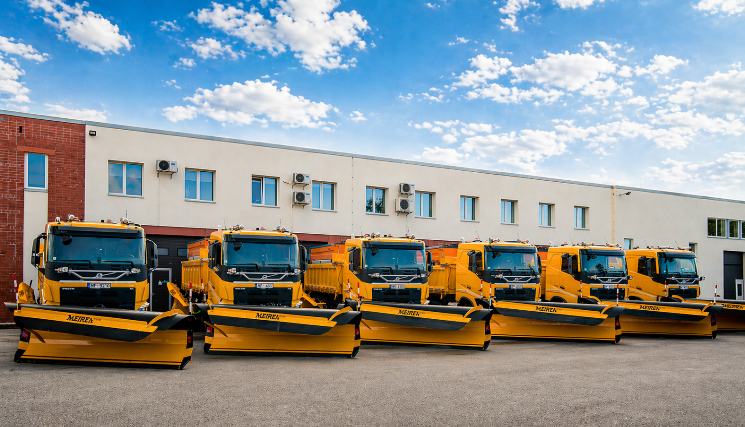 LAU infra grupas foto, kurā redzami sniega šķūrētāji