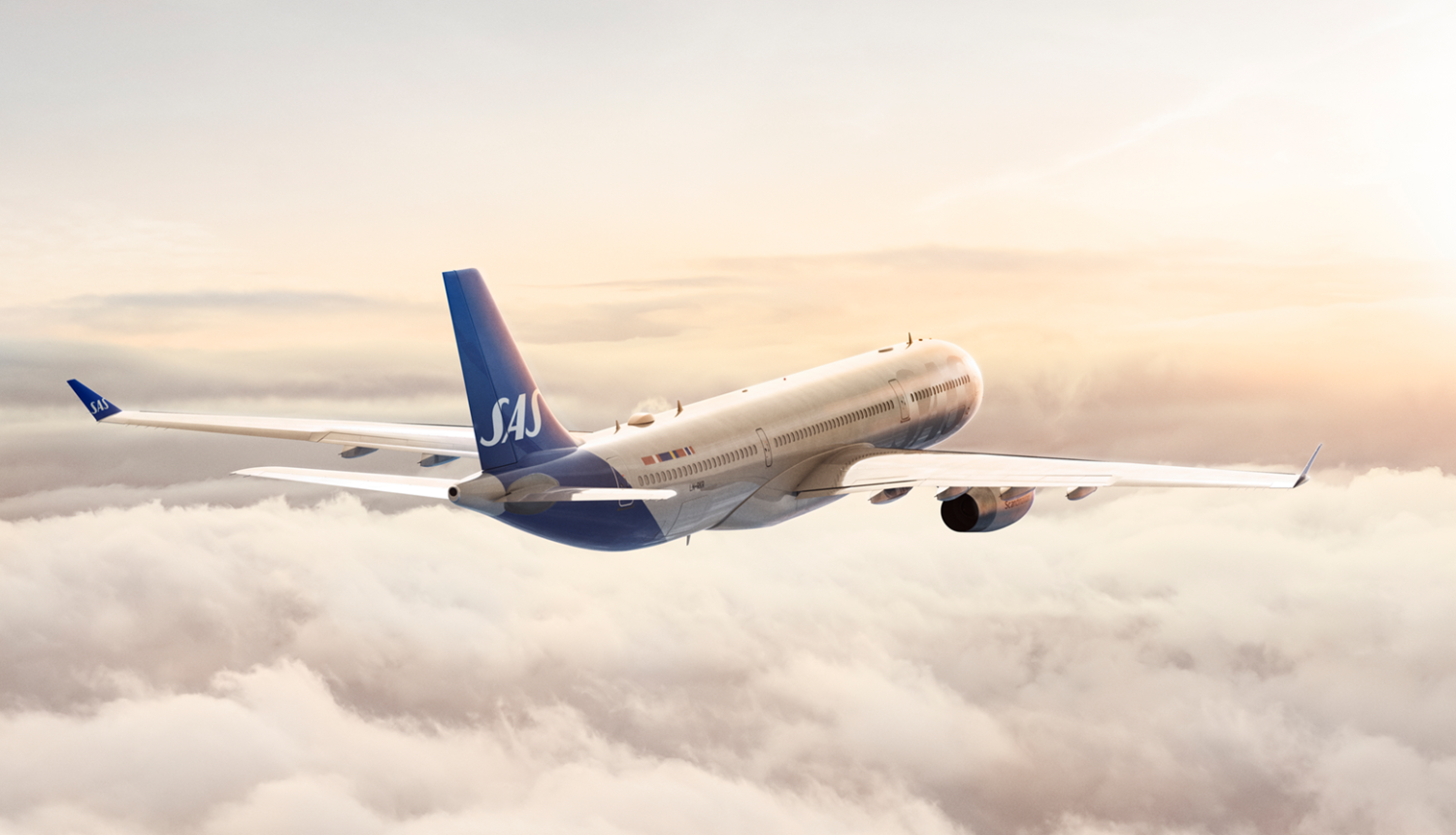 SAS lidmašīna virs mākoņiem