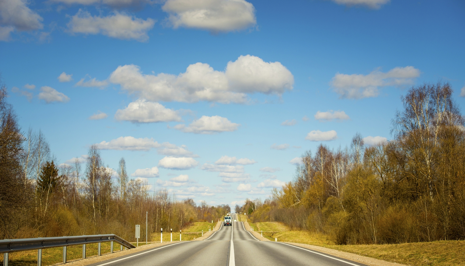 autoceļš pavasarī
