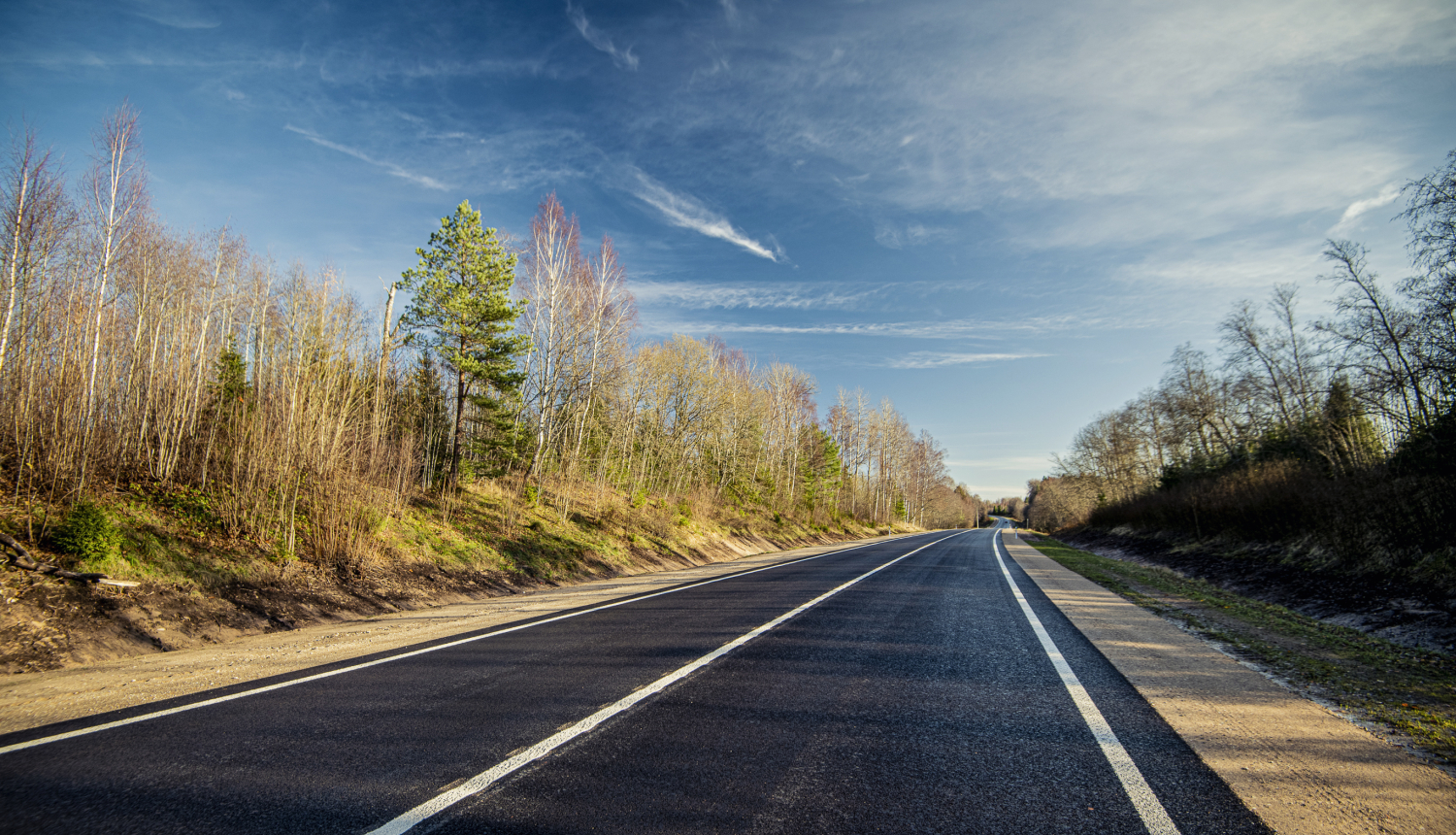 šoseja rudens dienā