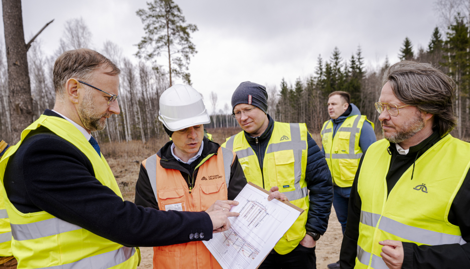 Sēlijas poligona pievedceļu apskata ministrs Atis Švinka