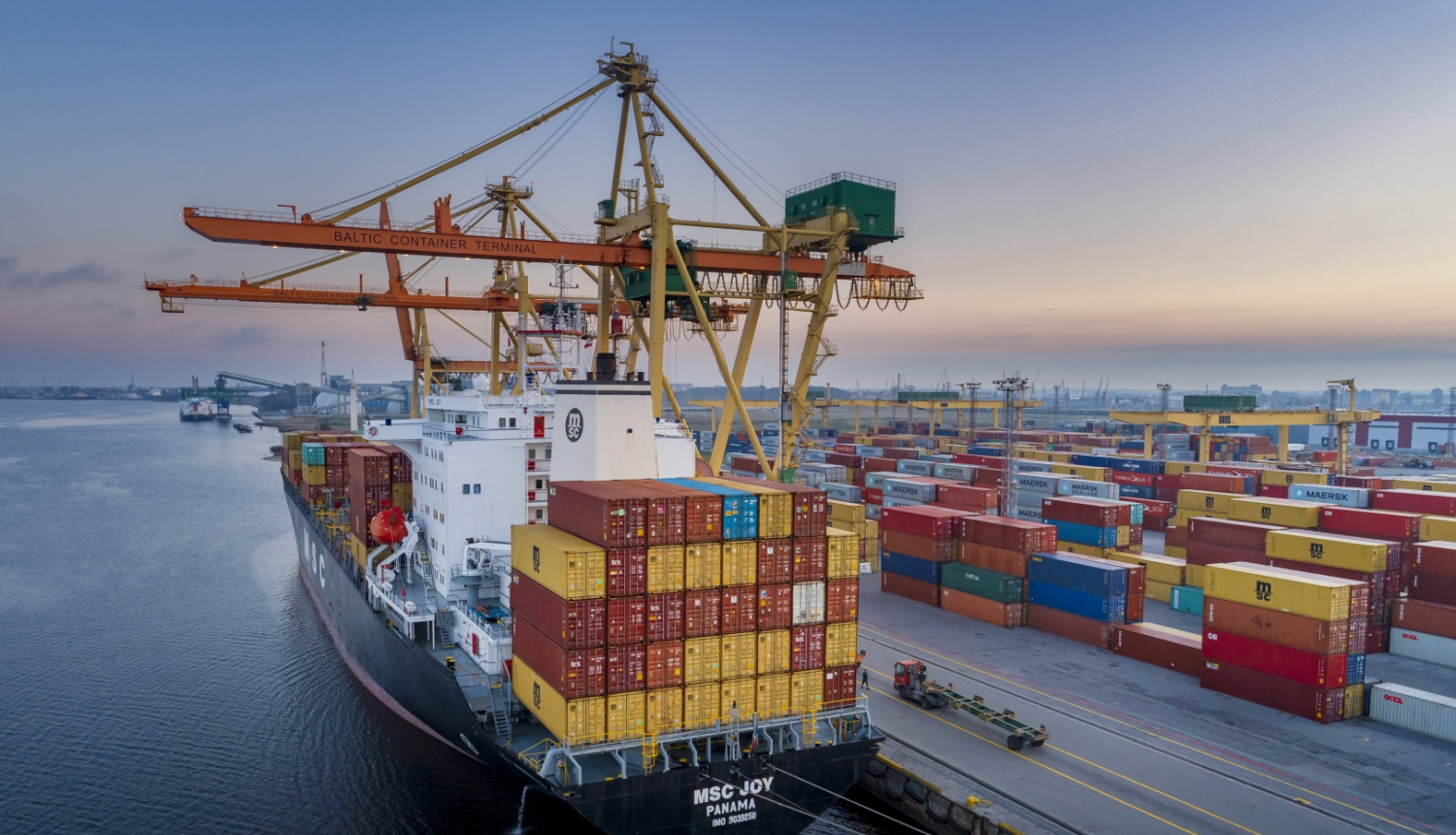 skats uz kravu kuģi