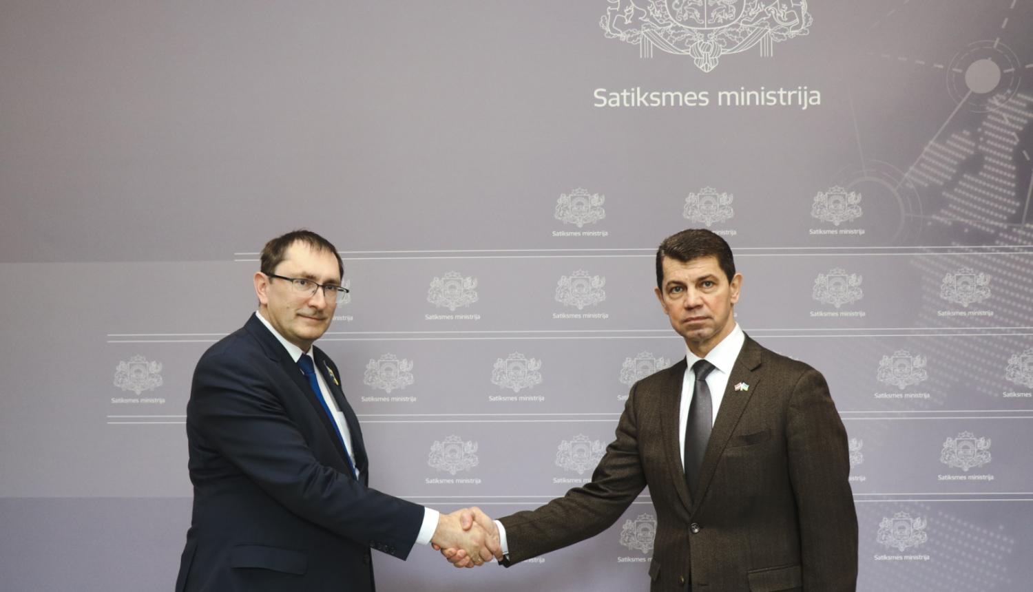 Satiksmes ministrs un Ukrainas vēstnieks