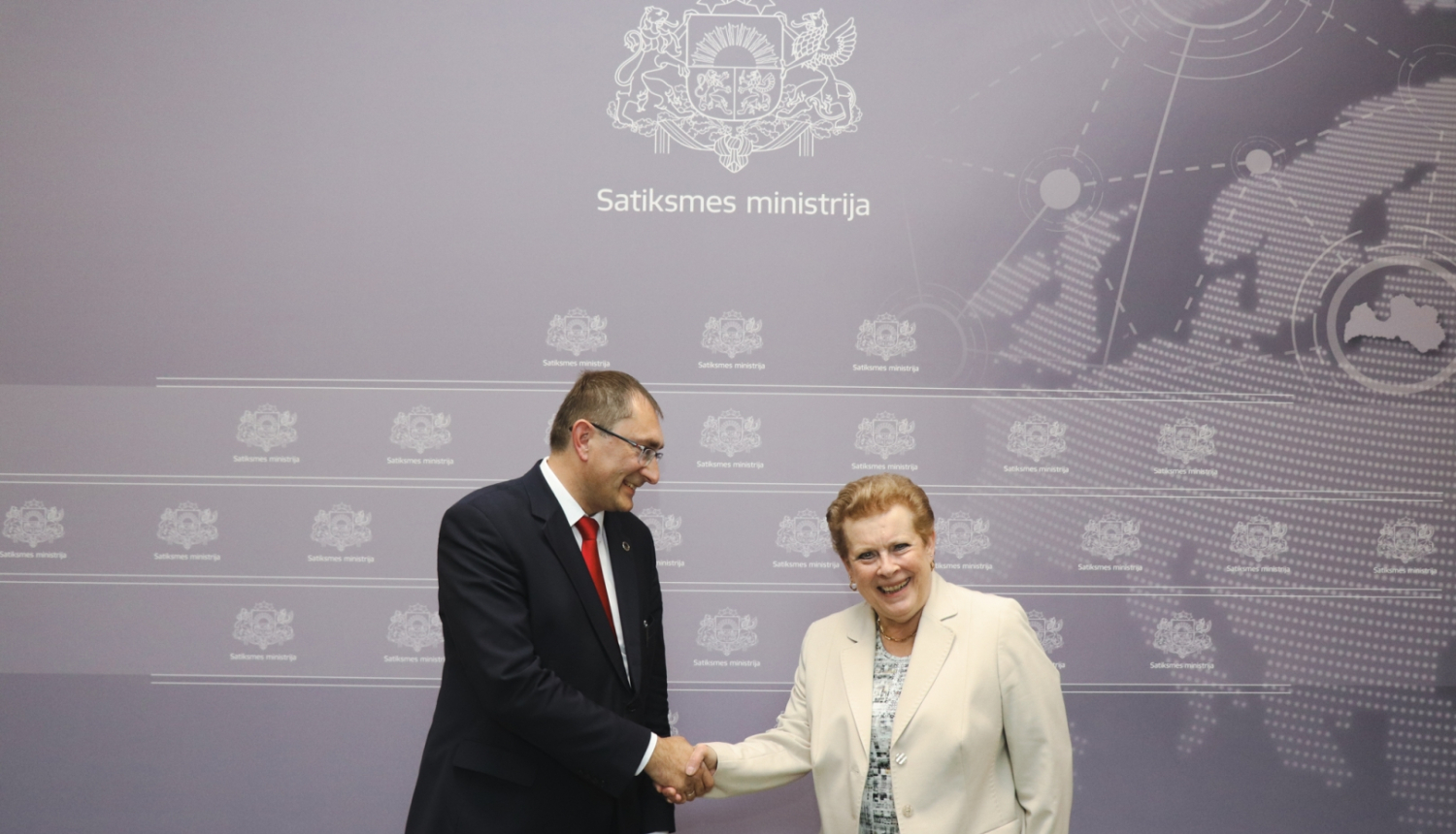 Satiksmes ministrs Tālis Linkaits un Katrīna Trautmane