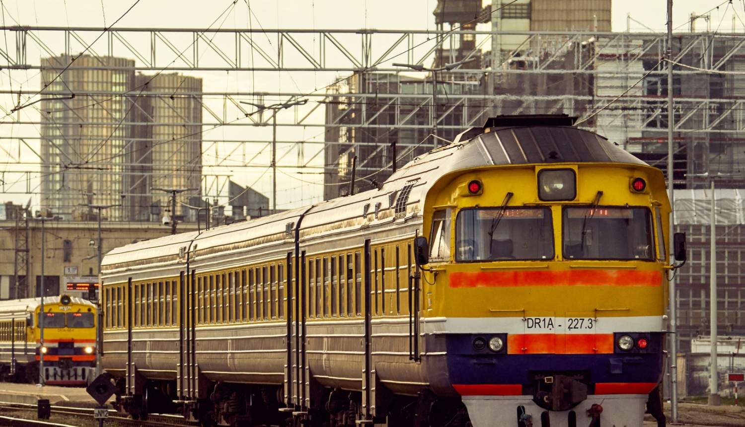 dzelzceļš - vilciens