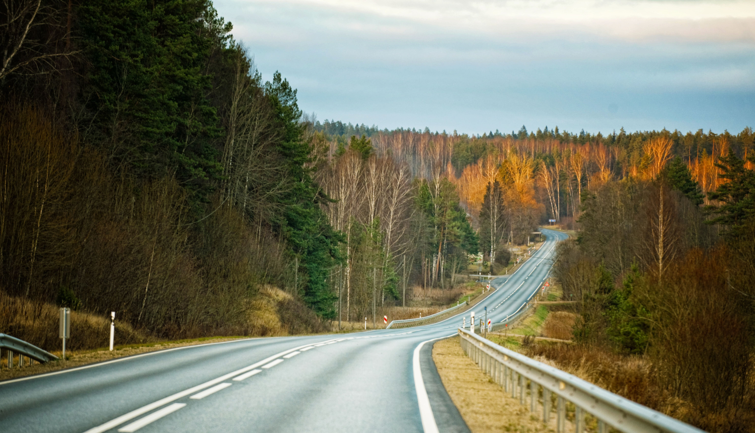 autoceļš rudenī