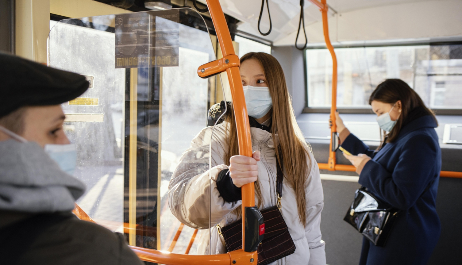 pasažieri sabiedriskajā transportā