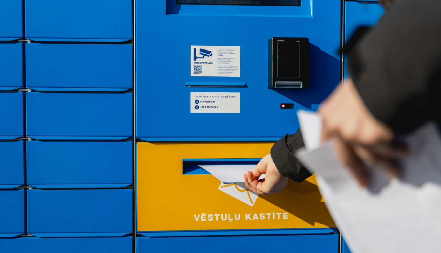 Latvijas Pasts atklāj pirmos pakomātus ar vēstuļu kastītēm