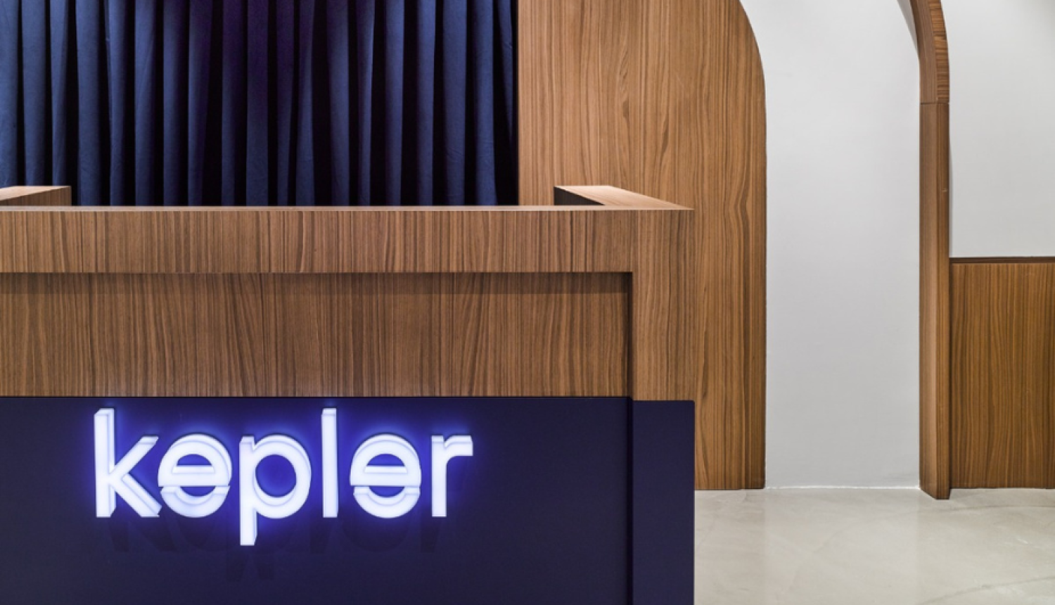 Rīgas lidostā atvērta Baltijā pirmā kapsulu viesnīca “Kepler Club”