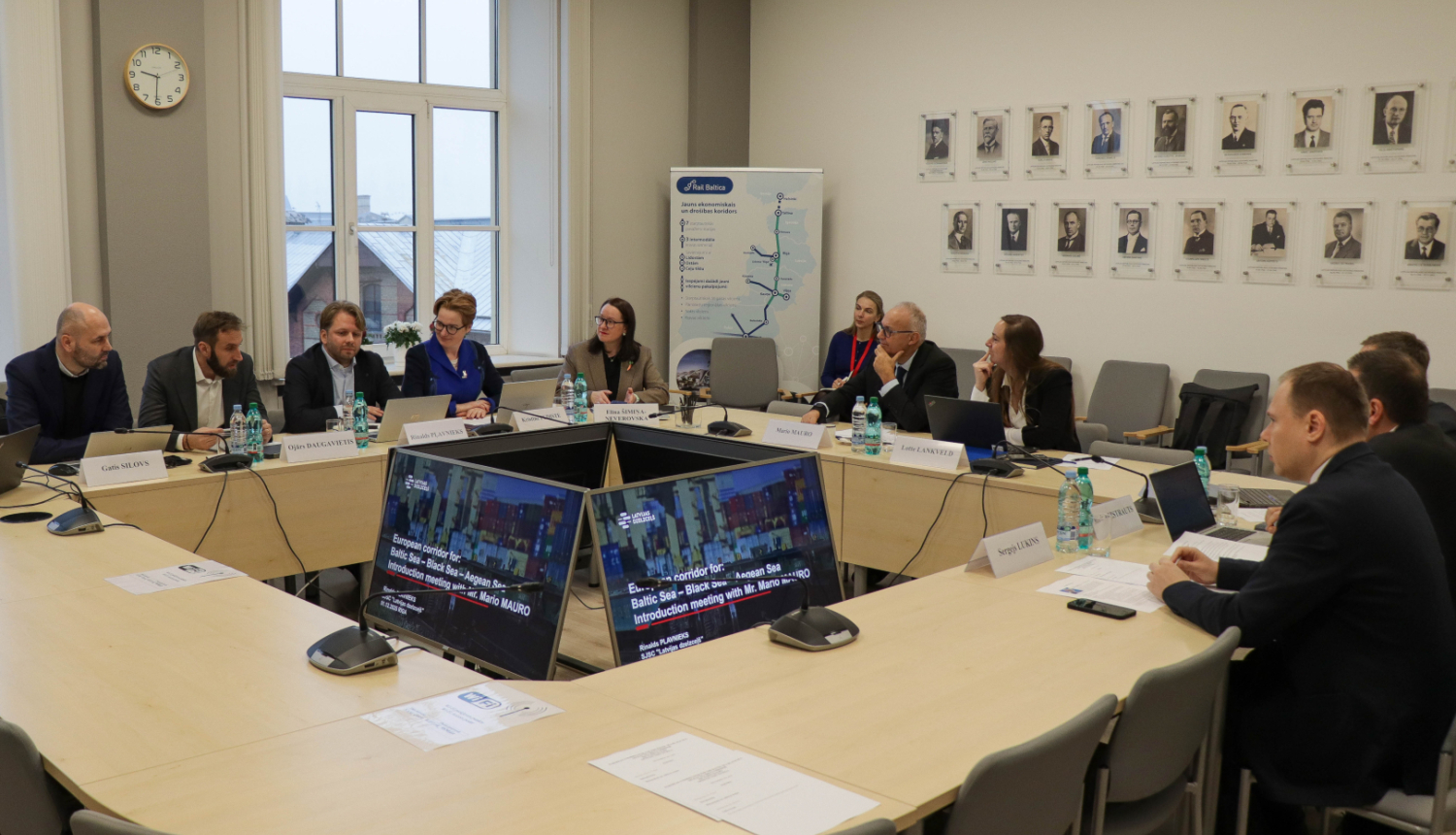 Mario Mauro diskutē ar Satiksmes ministrijas un citiem dalībniekiem