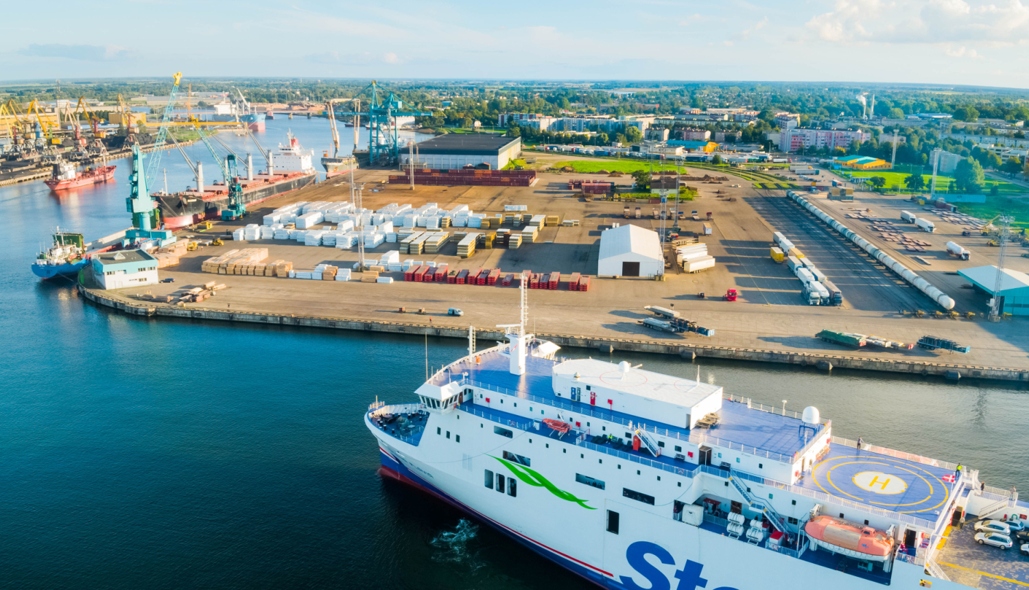 Ventspils ostas terminālis no putna lidojuma
